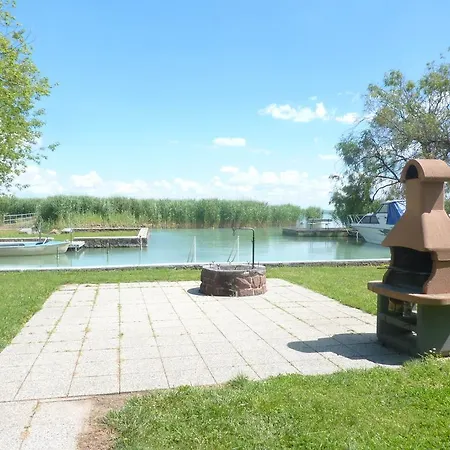 Penzion Partiszel A Fuke Yachtnal Balatonalmádi